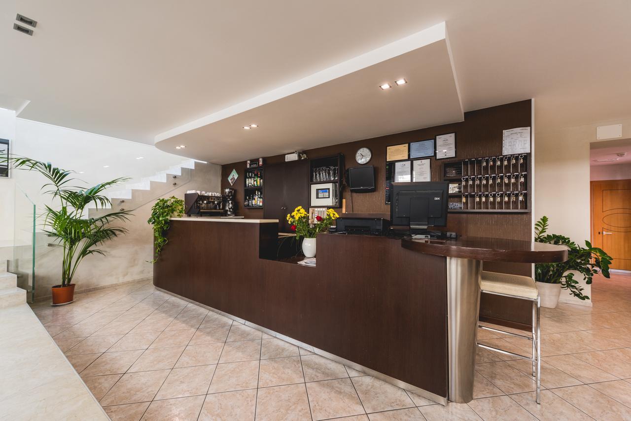 Hotel Romina Rimini Bagian luar foto