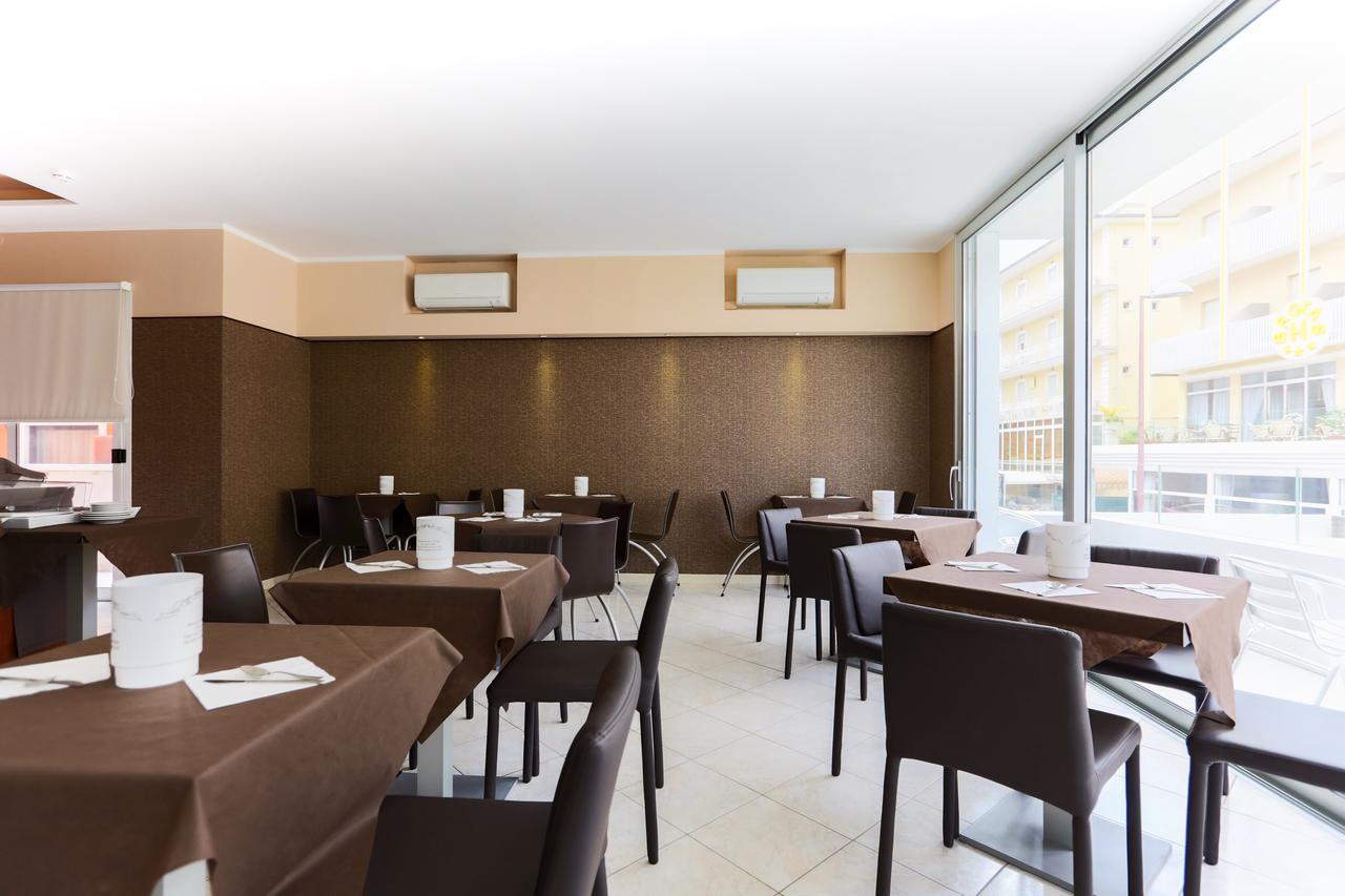 Hotel Romina Rimini Bagian luar foto
